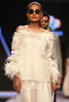 Picture of White tuft (DRS1038)